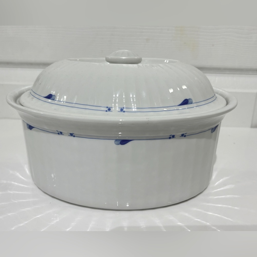 Spode  Fine Oven China  Covered  Casserole 2.5 Quart/ Oven to Table/ Oblong